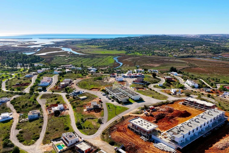 Moradia T4 para Venda em Mexilhoeira Grande Foto 35