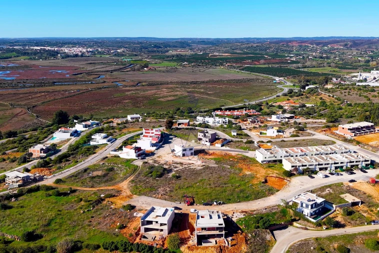 Moradia T4 para Venda em Mexilhoeira Grande Foto 28