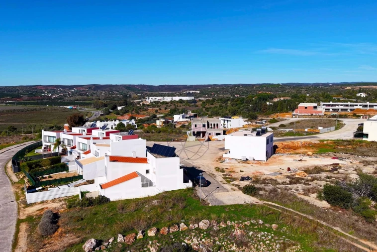 Moradia T4 para Venda em Mexilhoeira Grande Foto 30