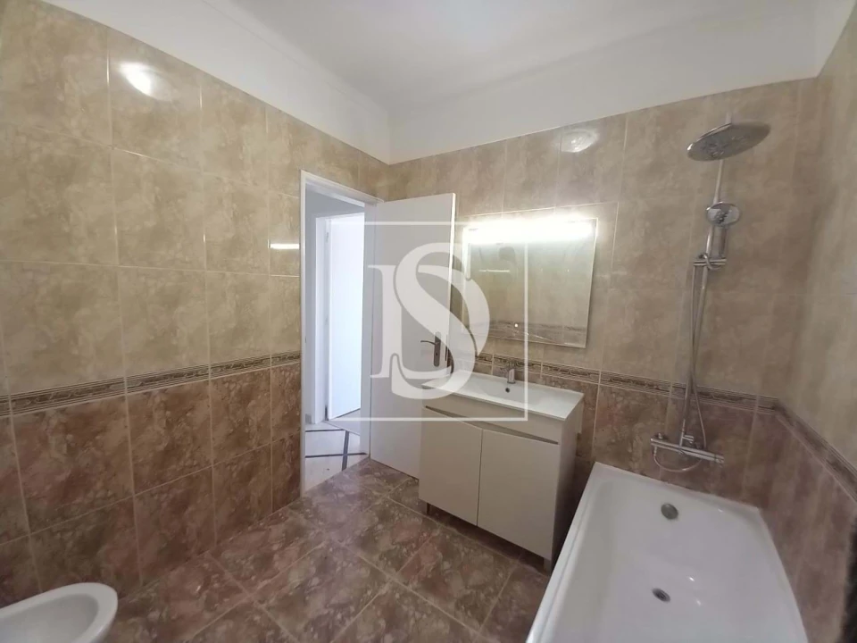 Apartamento T2 para Venda em Seixal Foto 12
