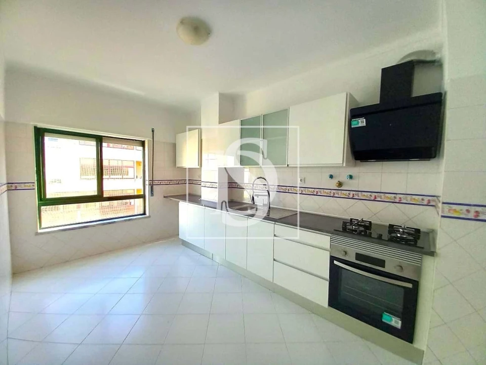 Apartamento T2 para Venda em Seixal Foto 3