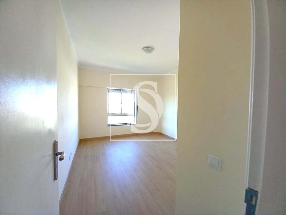 Apartamento T2 para Venda em Seixal Foto 9