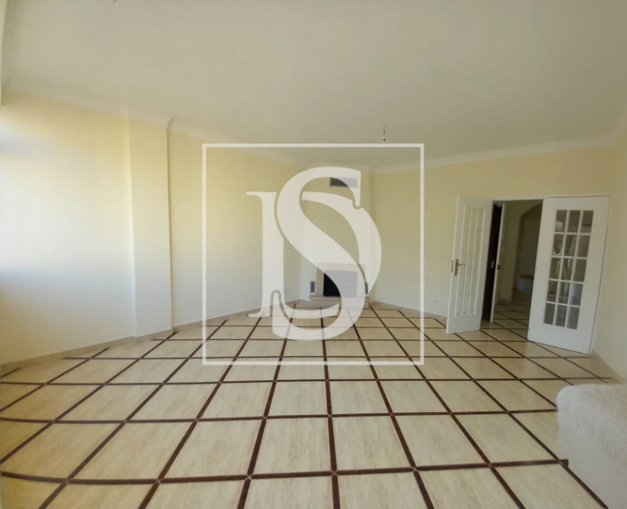 Apartamento T2 para Venda em Seixal Foto 1