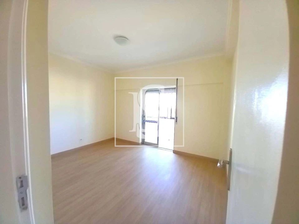 Apartamento T2 para Venda em Seixal Foto 7