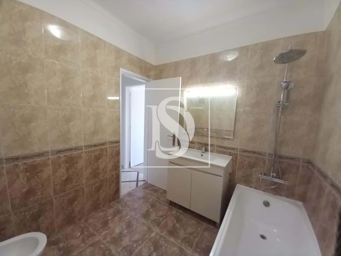 Apartamento T2 para Venda em Seixal Foto 12