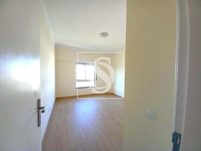 Apartamento T2 para Venda em Seixal Foto 9