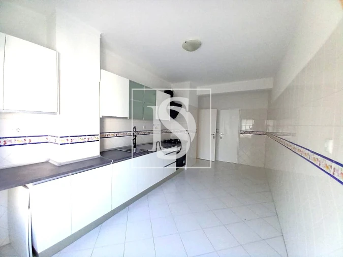 Apartamento T2 para Venda em Seixal Foto 4