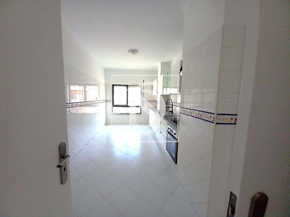 Apartamento T2 para Venda em Seixal Foto 5