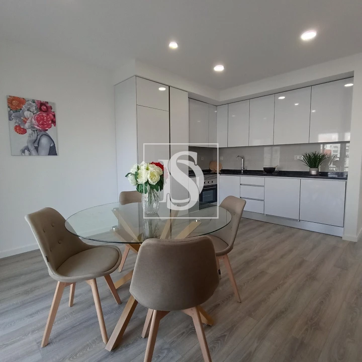 Apartamento T4 para Venda em Benfica Foto 2