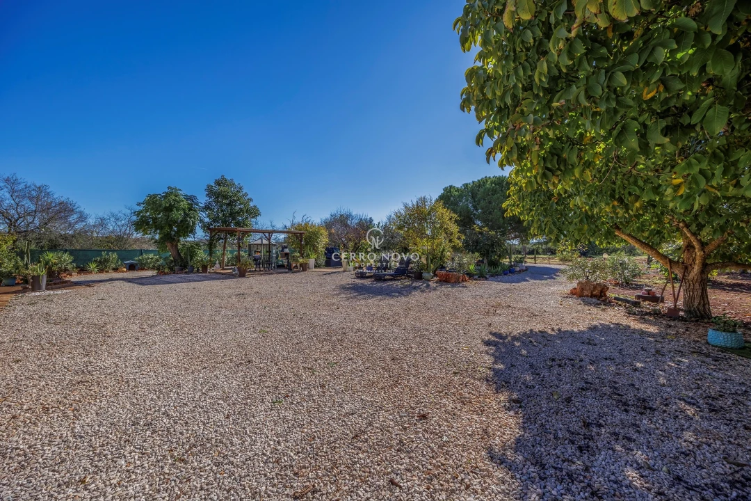 Moradia T5 para Venda em São Bartolomeu de Messines Foto 12