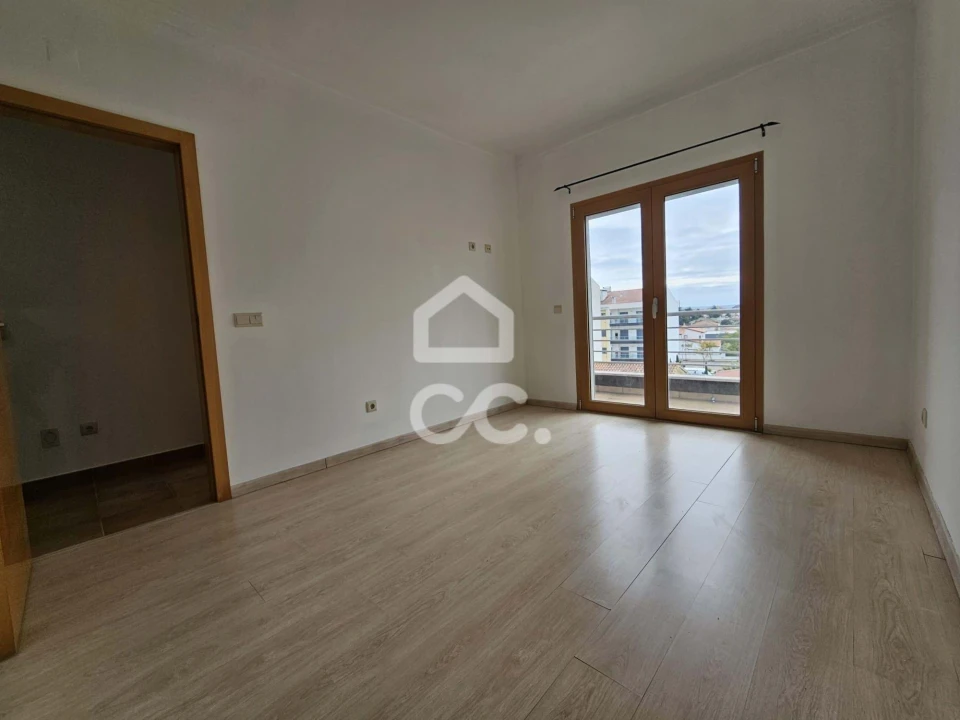 Apartamento T3 para Arrendamento em Nossa Sra de Fatima Foto 9