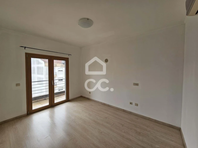 Apartamento T3 para Arrendamento em Nossa Sra de Fatima Foto 8