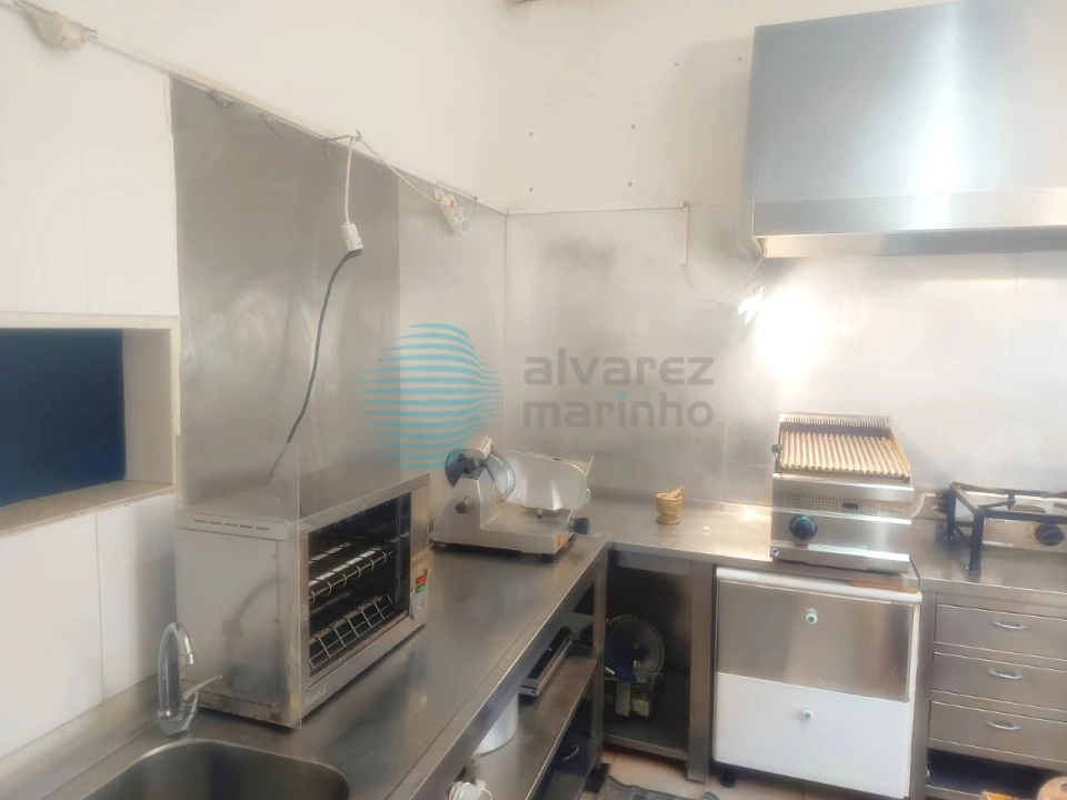 Loja para Arrendamento em Silveira Foto 6