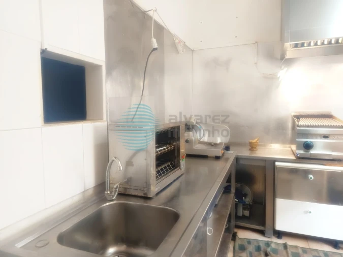 Loja para Arrendamento em Silveira Foto 7