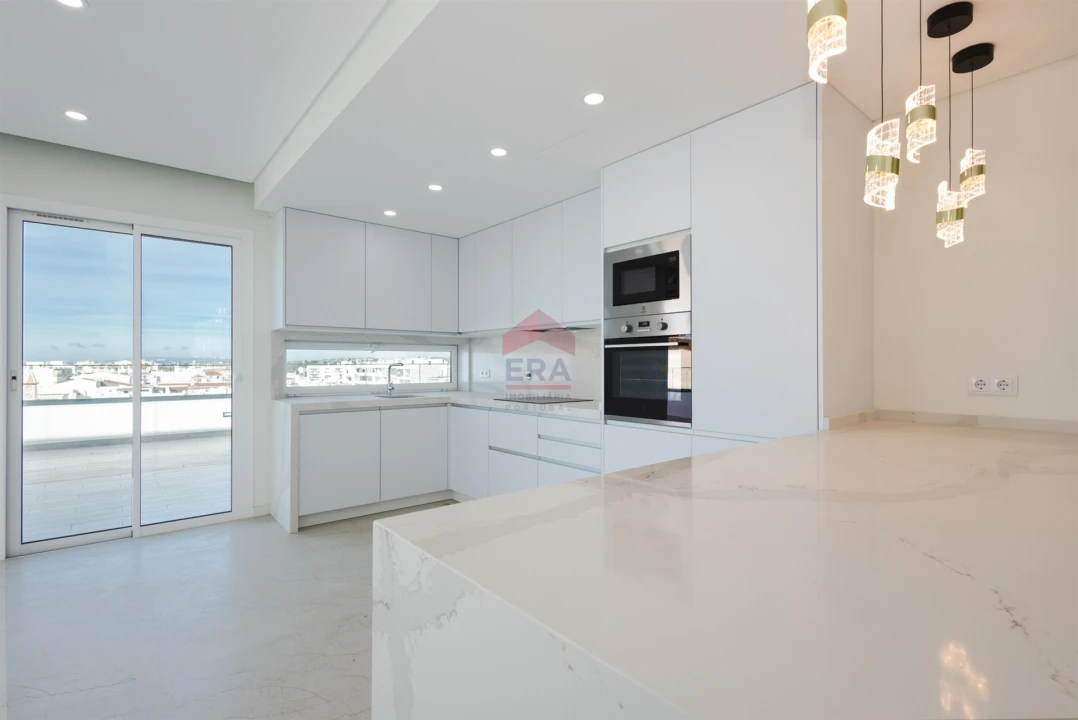 Apartamento T0 para Venda em Quarteira Foto 6