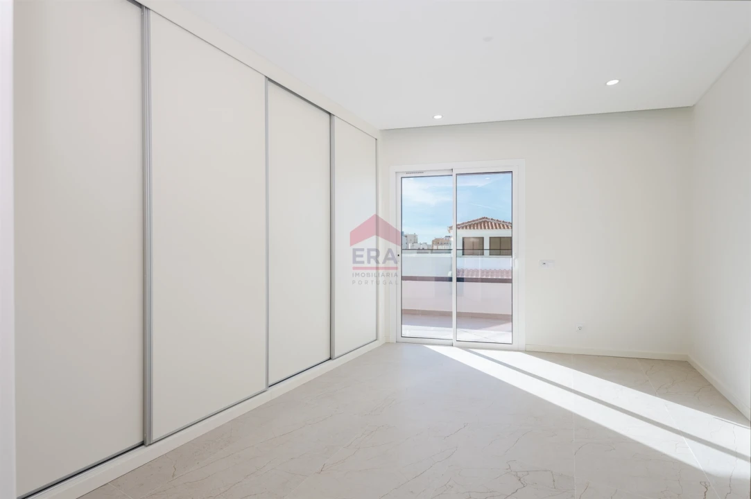 Apartamento T0 para Venda em Quarteira Foto 16