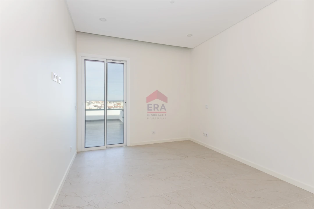 Apartamento T0 para Venda em Quarteira Foto 19