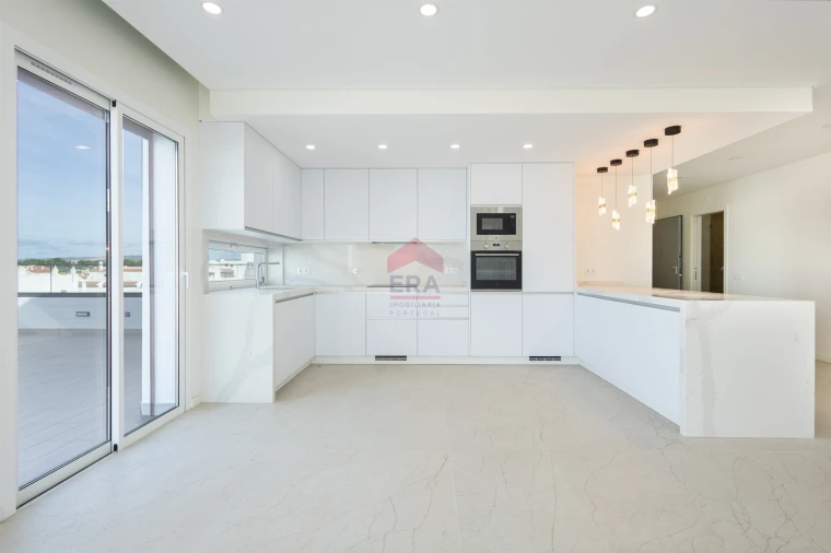 Apartamento T0 para Venda em Quarteira Foto 5