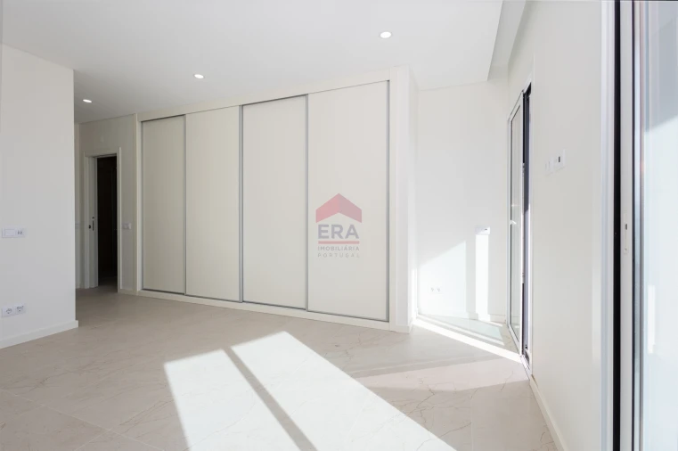 Apartamento T0 para Venda em Quarteira Foto 9