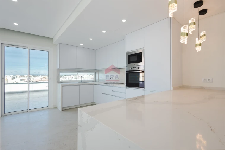 Apartamento T0 para Venda em Quarteira Foto 6