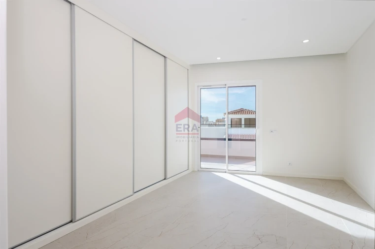 Apartamento T0 para Venda em Quarteira Foto 16