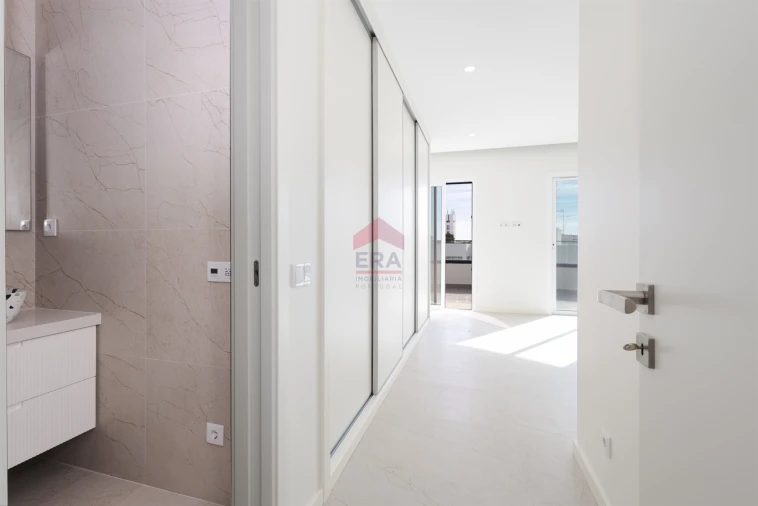 Apartamento T0 para Venda em Quarteira Foto 10