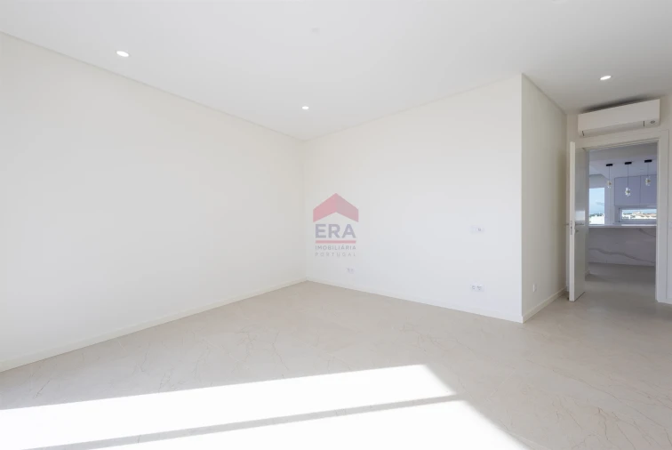 Apartamento T0 para Venda em Quarteira Foto 15