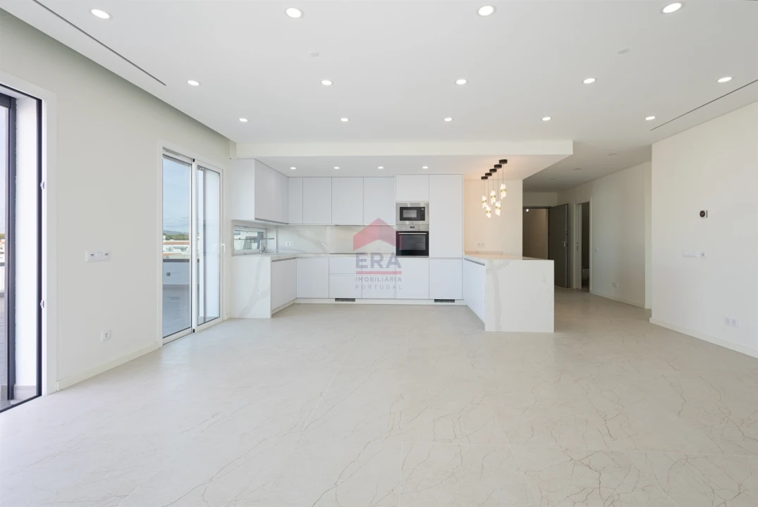 Apartamento T0 para Venda em Quarteira Foto 4