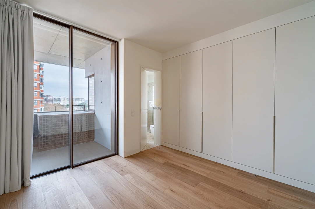 Apartamento T4 para Venda em Lordelo do Ouro e Massarelos Foto 9