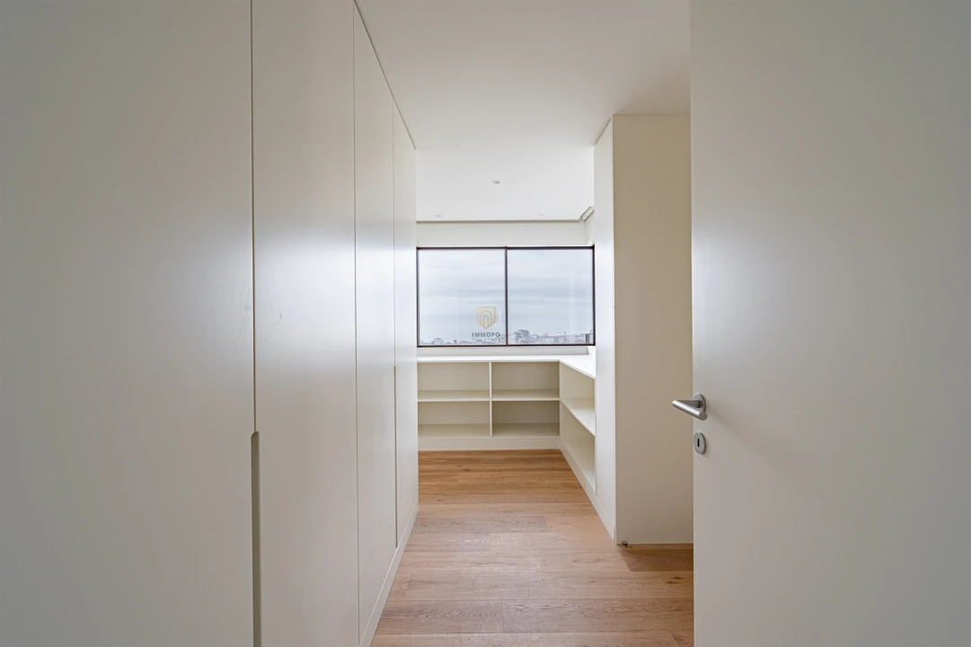 Apartamento T4 para Venda em Lordelo do Ouro e Massarelos Foto 18