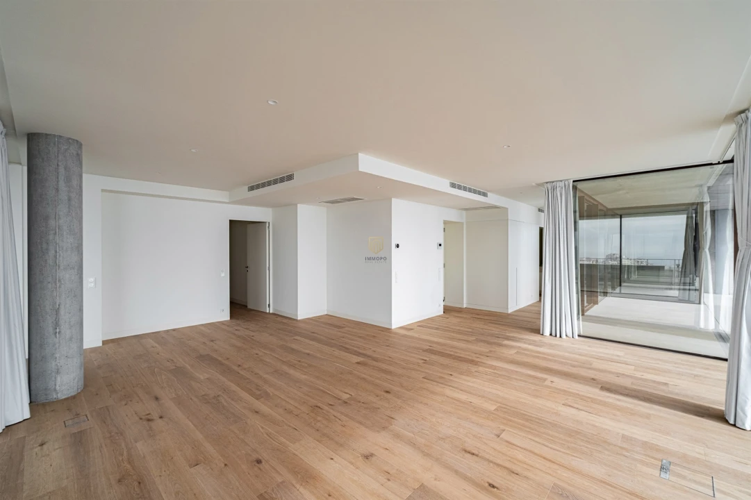 Apartamento T4 para Venda em Lordelo do Ouro e Massarelos Foto 29