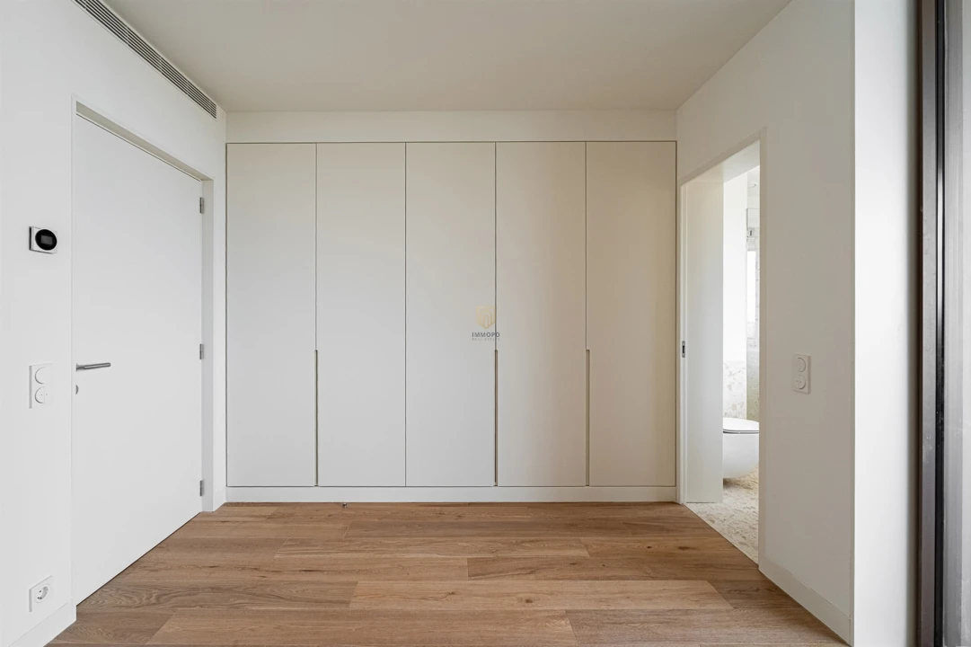 Apartamento T4 para Arrendamento em Lordelo do Ouro e Massarelos Foto 14