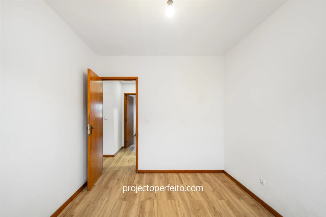 Apartamento T3 para Venda em Vilar de Andorinho Foto 9