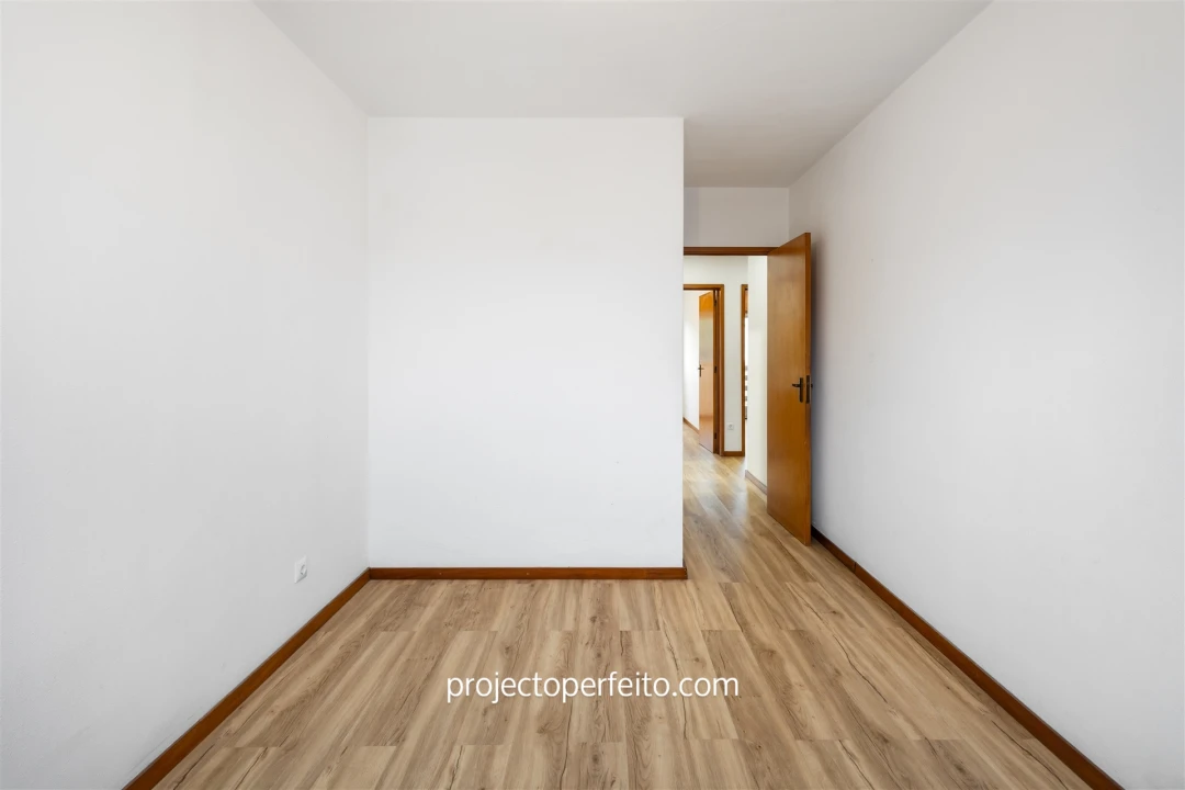 Apartamento T3 para Venda em Vilar de Andorinho Foto 11