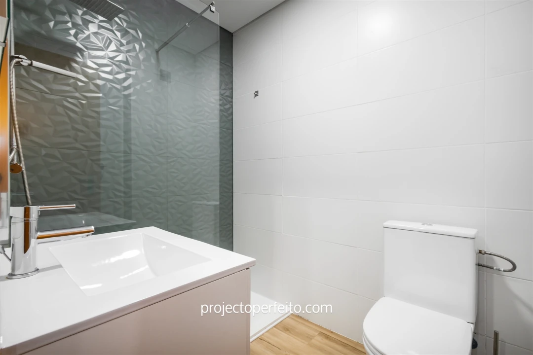 Apartamento T3 para Venda em Vilar de Andorinho Foto 6