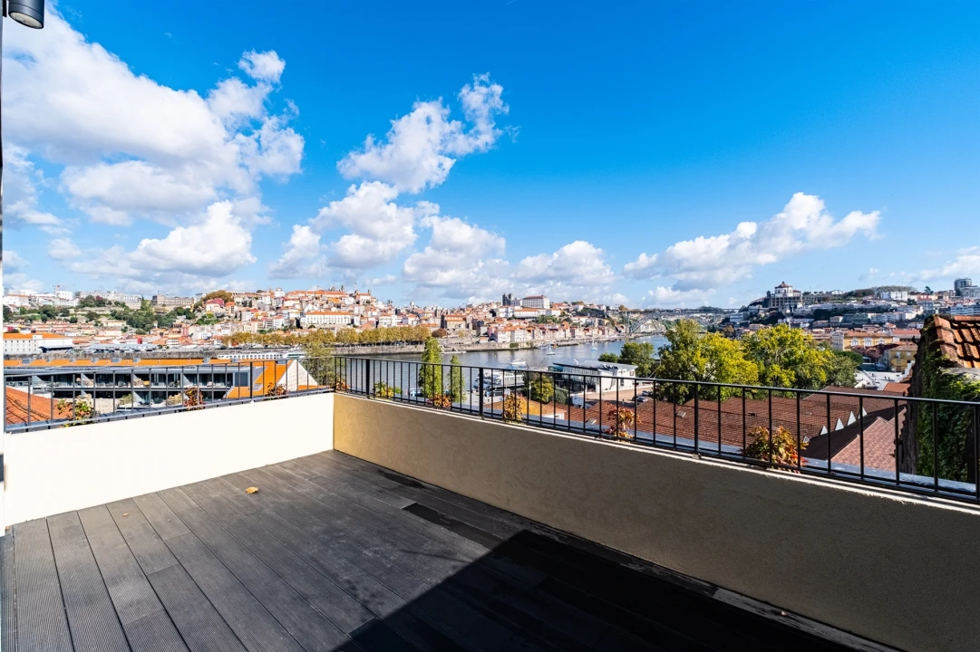 Apartamento T4 para Venda em Santa Marinha e São Pedro da Afurada Foto 1