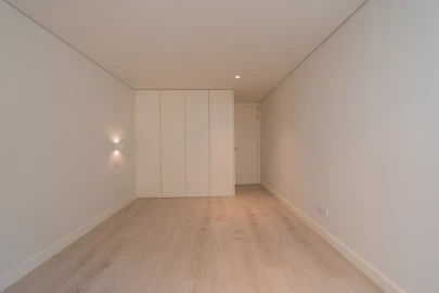Apartamento T4 para Venda em Santa Marinha e São Pedro da Afurada