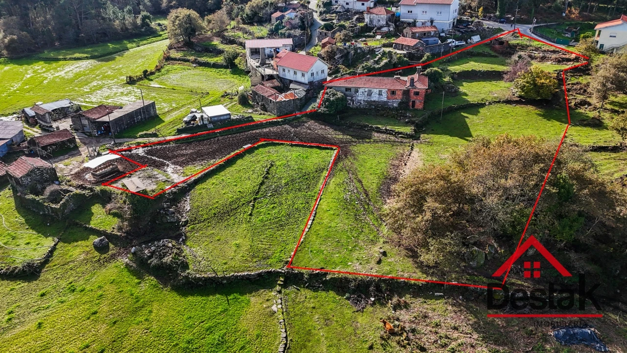 Quinta T3 para Venda em Arcozelo das Maias Foto 1