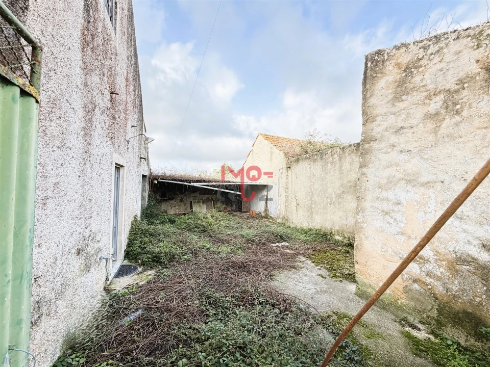 Moradia T3 para Venda em Alvorninha Foto 16