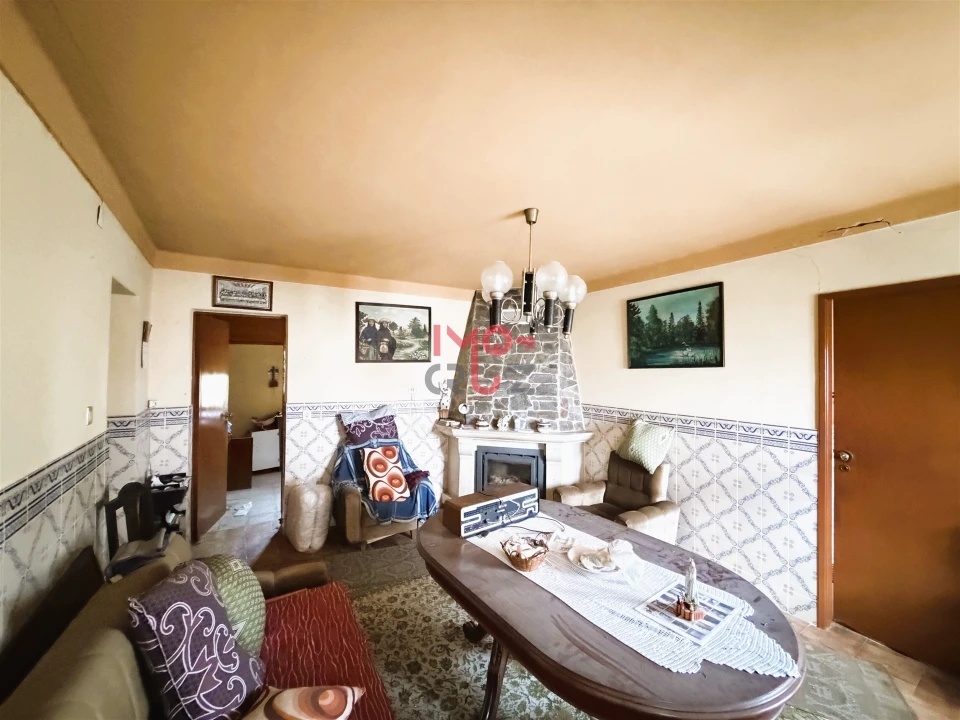 Moradia T3 para Venda em Alvorninha Foto 2