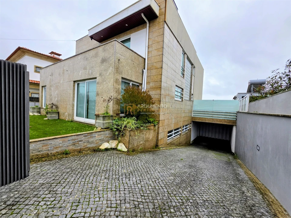 Moradia T4 para Venda em Cidade da Maia Foto 47