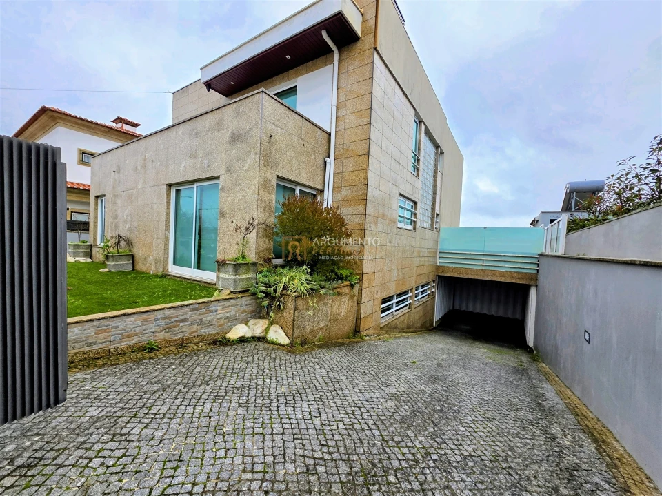 Moradia T4 para Venda em Cidade da Maia Foto 46