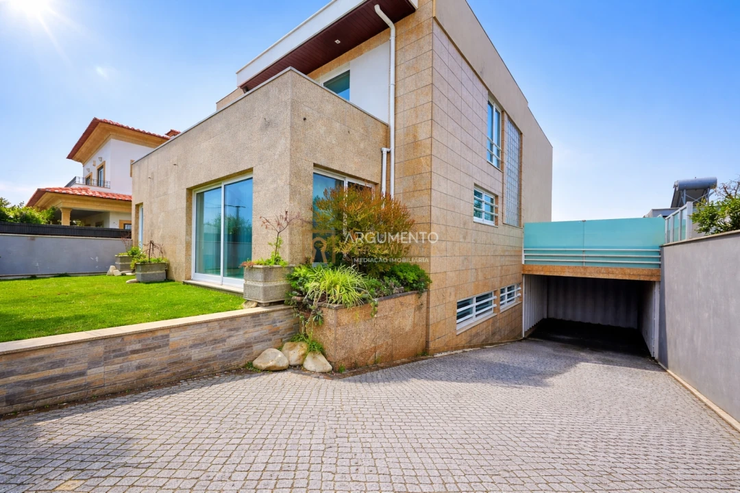 Moradia T4 para Venda em Cidade da Maia Foto 25