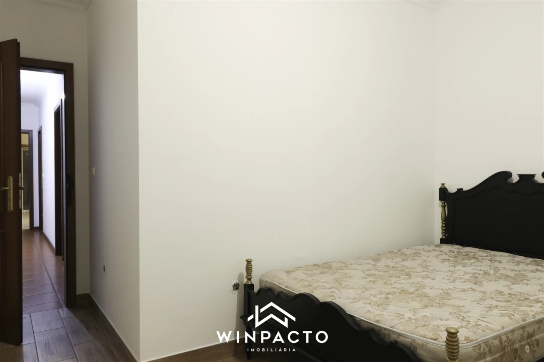 Apartamento T5 para Venda em Nelas Foto 20