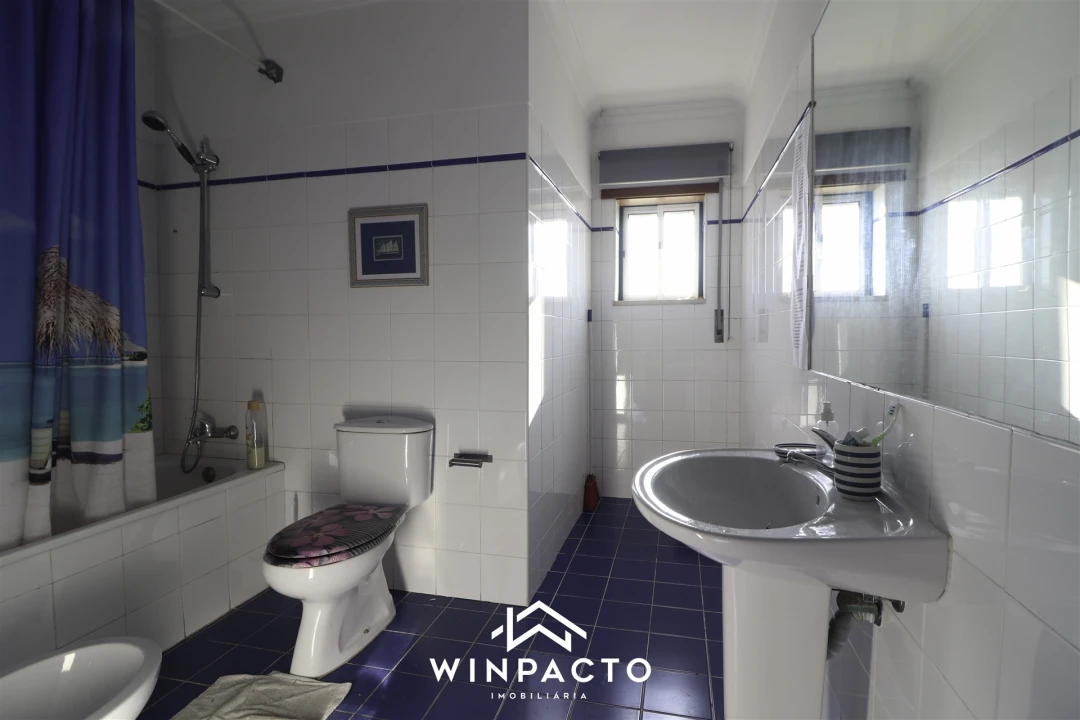 Apartamento T5 para Venda em Nelas Foto 6