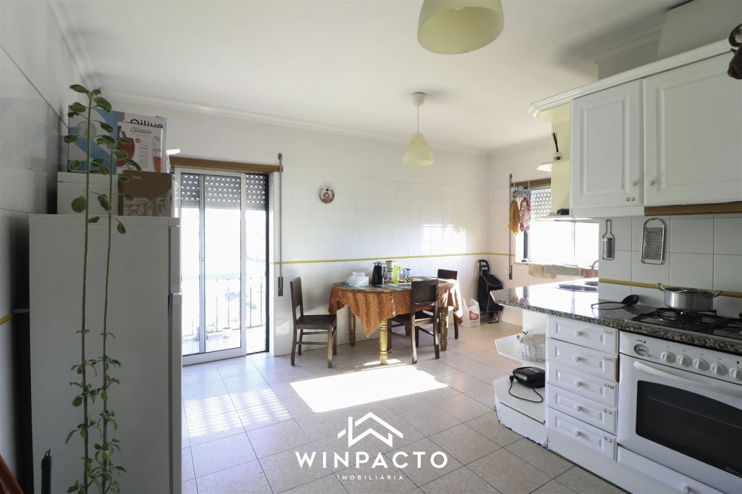 Apartamento T5 para Venda em Nelas Foto 3