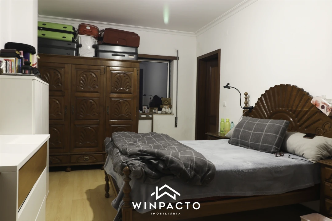 Apartamento T5 para Venda em Nelas Foto 15