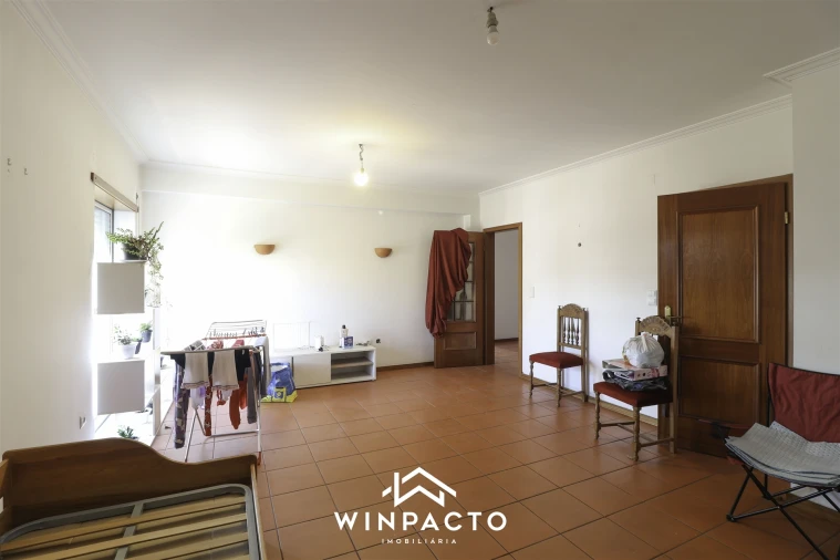 Apartamento T5 para Venda em Nelas Foto 40