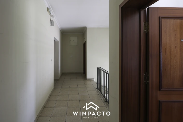 Apartamento T5 para Venda em Nelas Foto 37