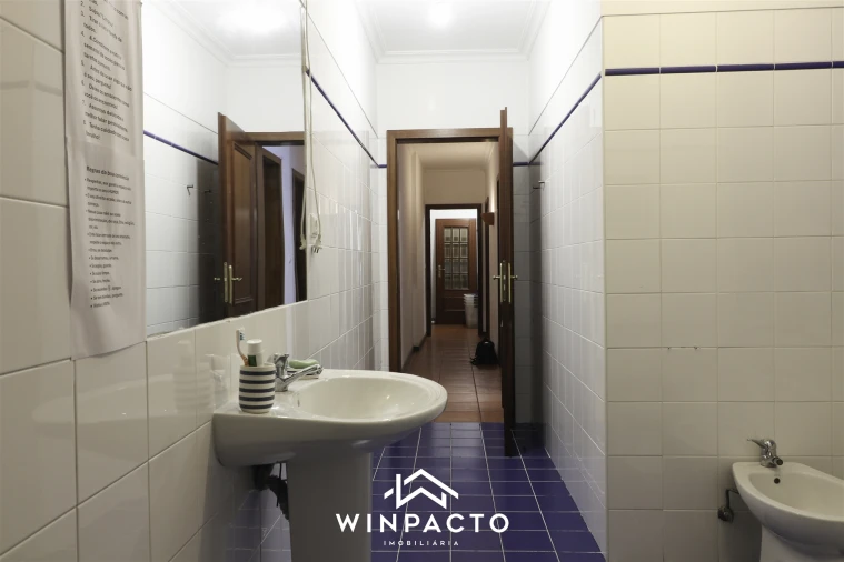 Apartamento T5 para Venda em Nelas Foto 11